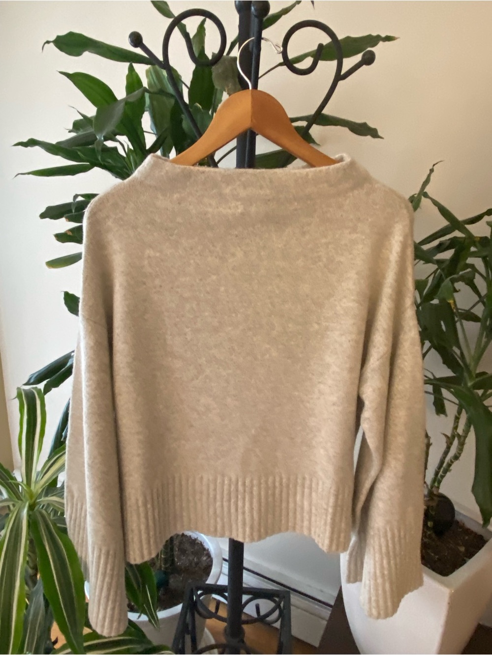 Cozy Club Monaco Crewneck Women’s Sweater in Grey Wool Blend